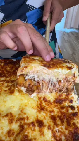 Des lasagnes bien crémeuses ou rien  Béchamel :  - 30gr de beurre  - 30gr de farine  - 350ml de lait  - sel / poivre et muscade  #recettes #ideerecette #recettefacile #recetterapide #recettesimple 