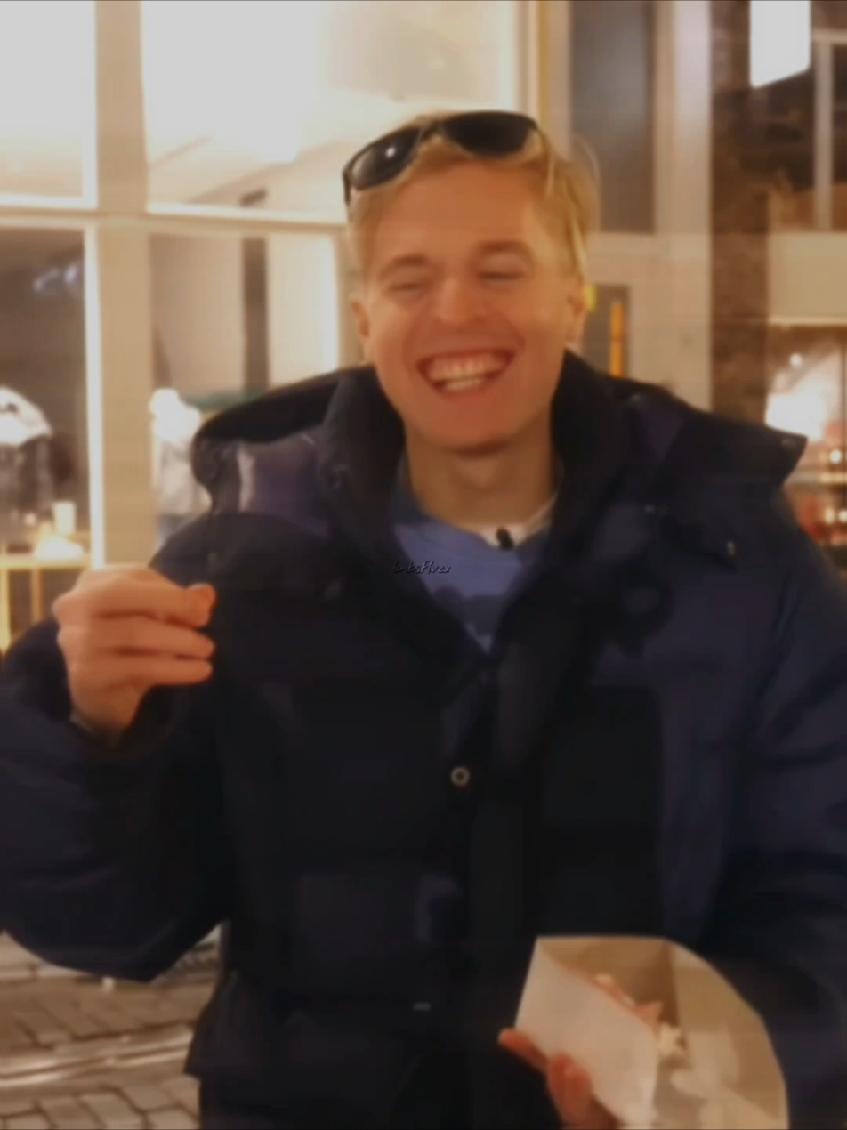 #MATTHY // ik ga morgen naar Londen dus de komende paar dagen komt geen edit online !! ik kan ook nog steeds niet geloven dat ik zaterdag Coldplay ga zien ?!🥺 #matthyashetlam #matthyhetlam #matthyashetlamedit #matthyasmaartenhetlam #matthybankzitters #bankzitters #bankzittersedit #matthyedit #bnksflvzx #fyp #foryou #vjp #voorjou #blowup #viral #edit #trendingedit #dontletthisflop #letthisblowup #bankzittersarmy #bankzitters_tiktok #edittrend #fifalosophy #coldplay #trendingedit #everydaylife 