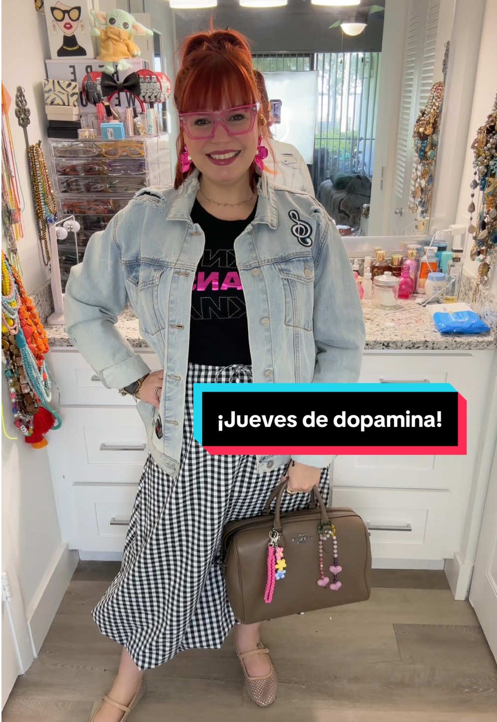 Jueves de dopamina 🩷 Los zarcillos son de @MadRag  Las pulseras son de @Ayounik  Los lentes son de @fytoo eyeglasses  #dopaminedressing #affordablefashion #outfitideas #OOTD #outfitoftheday 