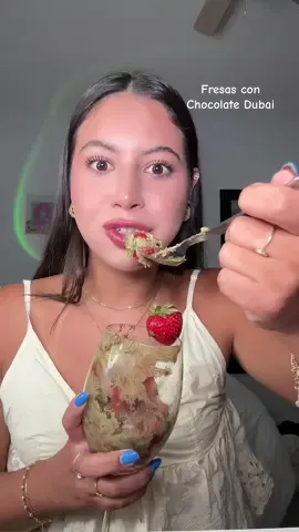 Homemade Dubai chocolate strawberries #dubaichocolate #strawberrydubaichocolate 