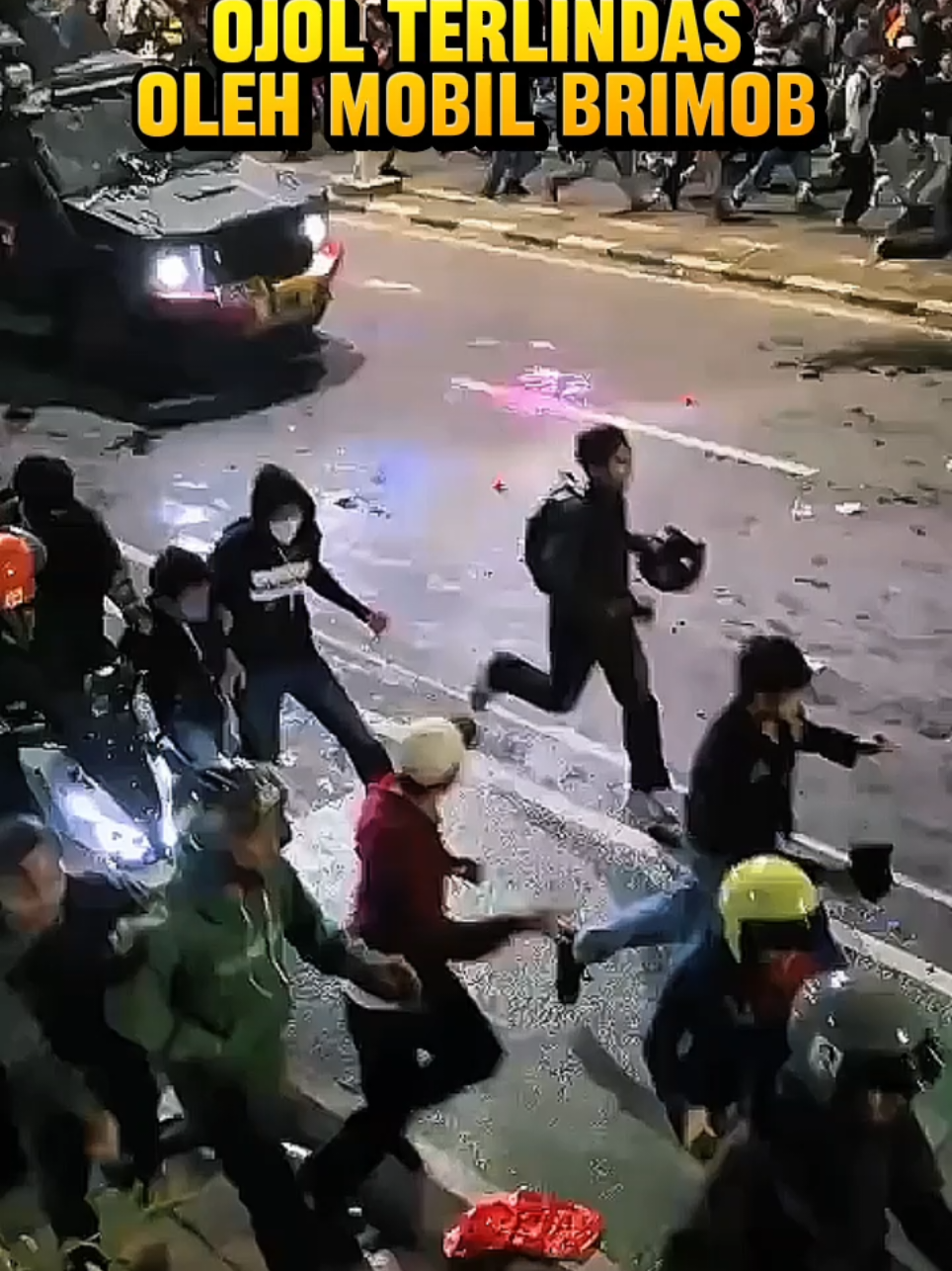 Detik-detik Ojol Terlindas Mobil Brimob #ojolviral #demo #dpr #fyp #rakyat