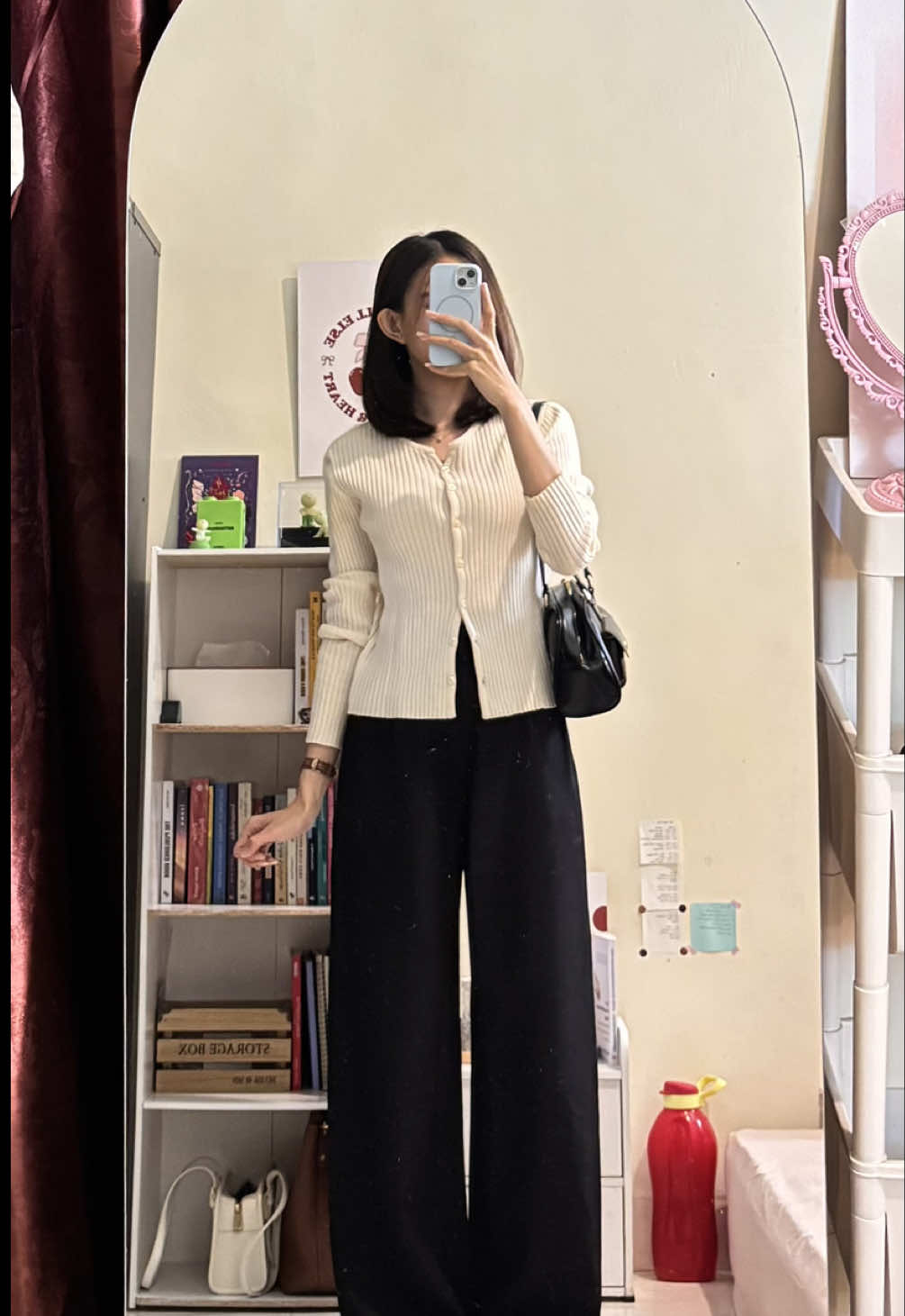 All the girls need at least 1 black pants 🙋🏼‍♀️🤝🏻 #recentfits #simpleoutfit #neutraloutfit #OOTD #outfitideas 