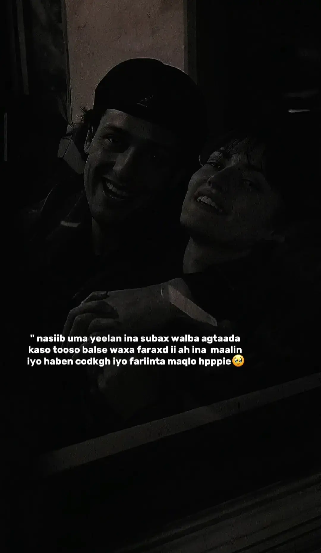 Ma jiro nasiib ka weyn in qof aad jeceshahay uu qayb ka noqdo nolol maalmeedkaaga In kastoo aanan subax walba ku kicin dhoolla cadeyntaada agtaada, haddana qalbigeygu wuxuu farxad u yahay codkaaga farriimahaaga iyo joogitaankaada aan kala go’a lahayn Adiga ayaa sabab u ah deggenaanshaha maskaxdayda iyo ilayska qalbigayga Waxaan ku baray jacayl aan hadal lagu qeexi karin, adiguna waxaad noqotay sababta aan u dareemo nolol dhan 🤍🥺
