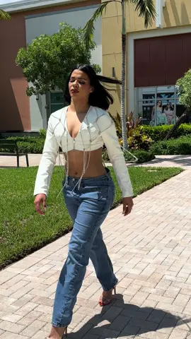 ⚡ Power look activated ⚡ #ValiantParis #LuxuryStyle #OOTD #FashionForward 