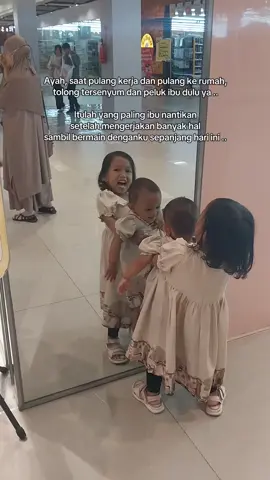 Ayah adalah orang yang selalu dinantikan Ibu, jadi pulanglah dengan tersenyum. Itu sangat berarti bagi Ibu ❤️ #ibuhebat #ayahhebat #bidantiktok 