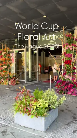 worldcupfloralart2025 has started today, with Task 1, the competitors have a Free arrangement “Inspired by a Dutch Tulip vase”! Enjoy! @Thursd 