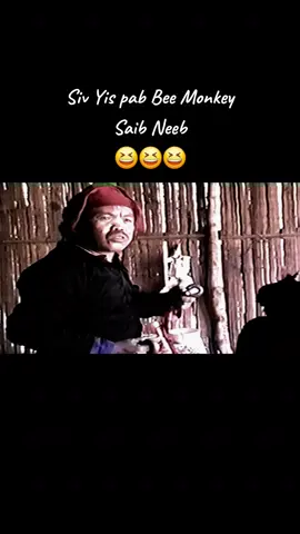 Siv Yis hitting gong for Bee Monkey 😆😆😆 #hmong #hmoob #hmongshaman 