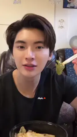 Bersin nya imut banget loohhh😚😚😚 ..  ..  ..  #pondponlawit #piecesofponlawit 