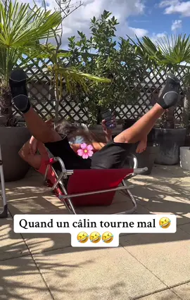 Papa plié en 4 🤣 Transat KO 💥 Le câlin fatal 😂 #CapCut #fyp #prt #humour #funnyvideosforyou 