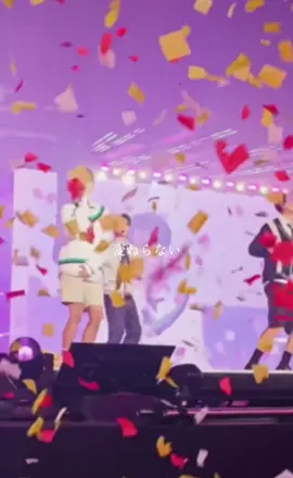 悲しい風が吹いてる鼻先冷たい夏 1年過ぎゆく季節は 何でもないことのように 声も出ないほど多くの日々を 生きているけれど #seventeen #carat #svt #세븐틴 #circles 