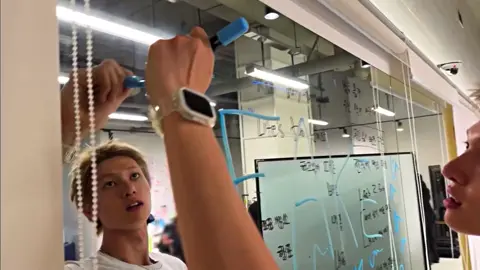 I know he's a genius~~  .  .  #martincortis  #CORTIS  #bighit  #MARTIN #fyppppppppppppppppppppppp 