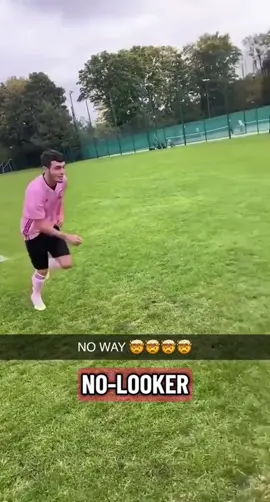 CALLED THE NO-LOOKER 🤯🔥 (via 11cino, afcoakwood/IG) #Soccer