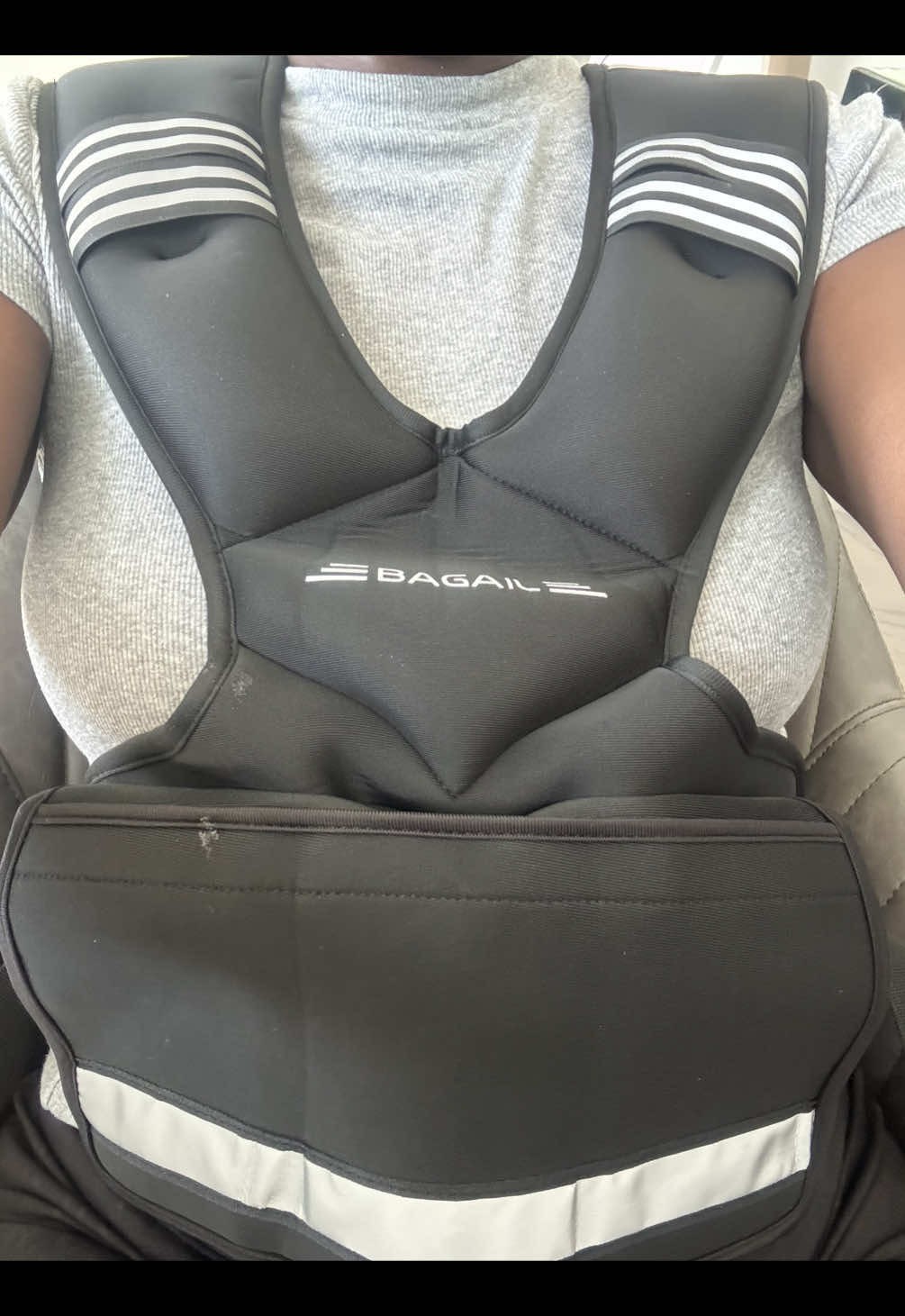 Adjustable Weight Vest. This one is 20-32 lbs. The base weight is 20 lbs and it comes with 6-2 lb weight bags. @BAGAIL US  #weightvest #strengthtraining #walking #Fitness #workout 