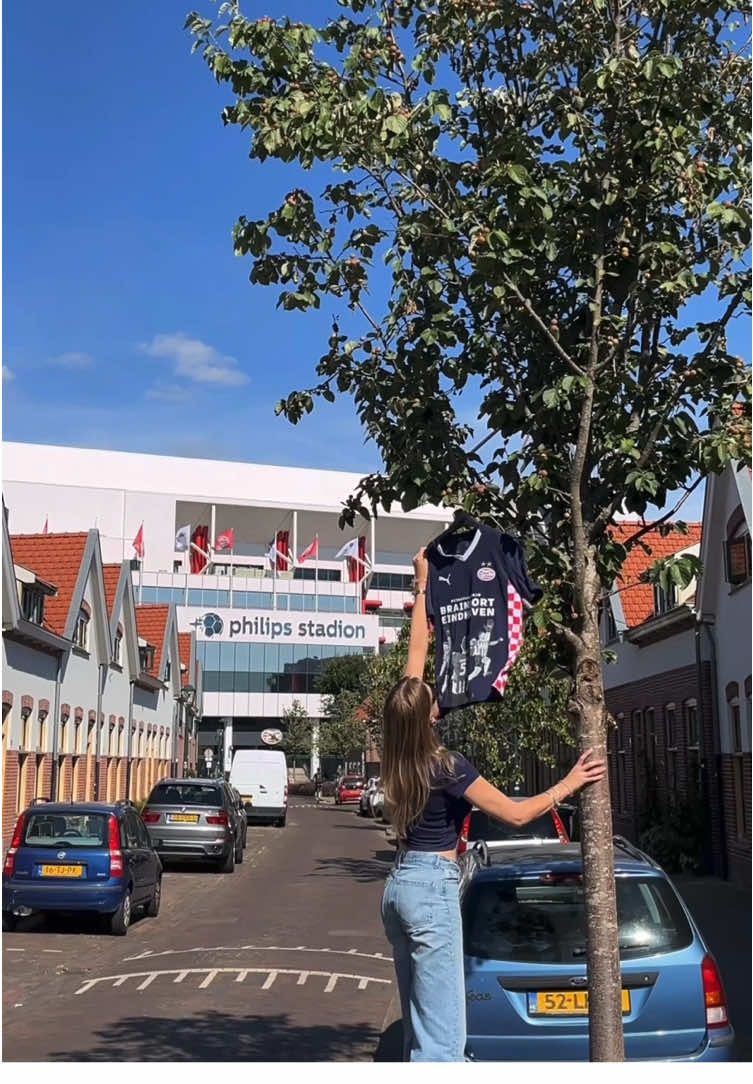 Shirt van Perisic rondom het Philips stadion🔥 Wat vinden jullie van het eindresultaat? Laat het weten!👇🏻 Welke speler moet ik de volgende keer maken?🤔💭 #eindhoven #psv #fyp #040 #foryou #customart #skcustom #art #football #painting #custompainting #jersey #jerseypainting #customjersey #kunst #croatia #ivanperisic  #Hrvatska #hrvatska🇭🇷  #hrvatskatiktok🇭🇷 #perisic @psv @Eindhovens Dagblad @Eindhovencity @Eindhoven.cultuur @PSV FANstore @𝐏𝐄𝐑𝐈𝐒𝐈𝐂.𝐒𝐙𝐍𝟓 