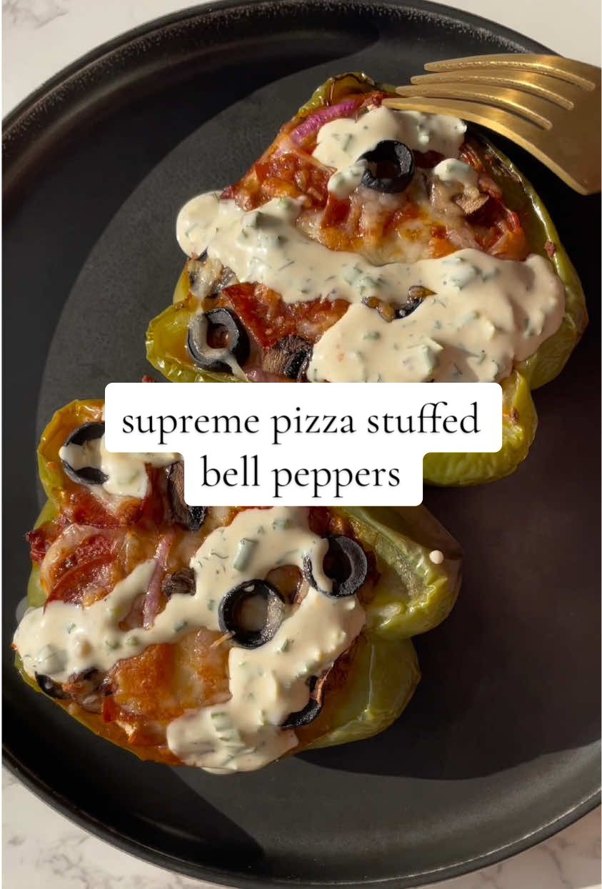 you’re craving pizza but trying to eat less carbs 😍 these supreme pizza stuffed bell peppers are always a good idea. Let me know if you want me to share my recipe with a longer follow along/how to video. ✨ #easydinner #EasyRecipe 