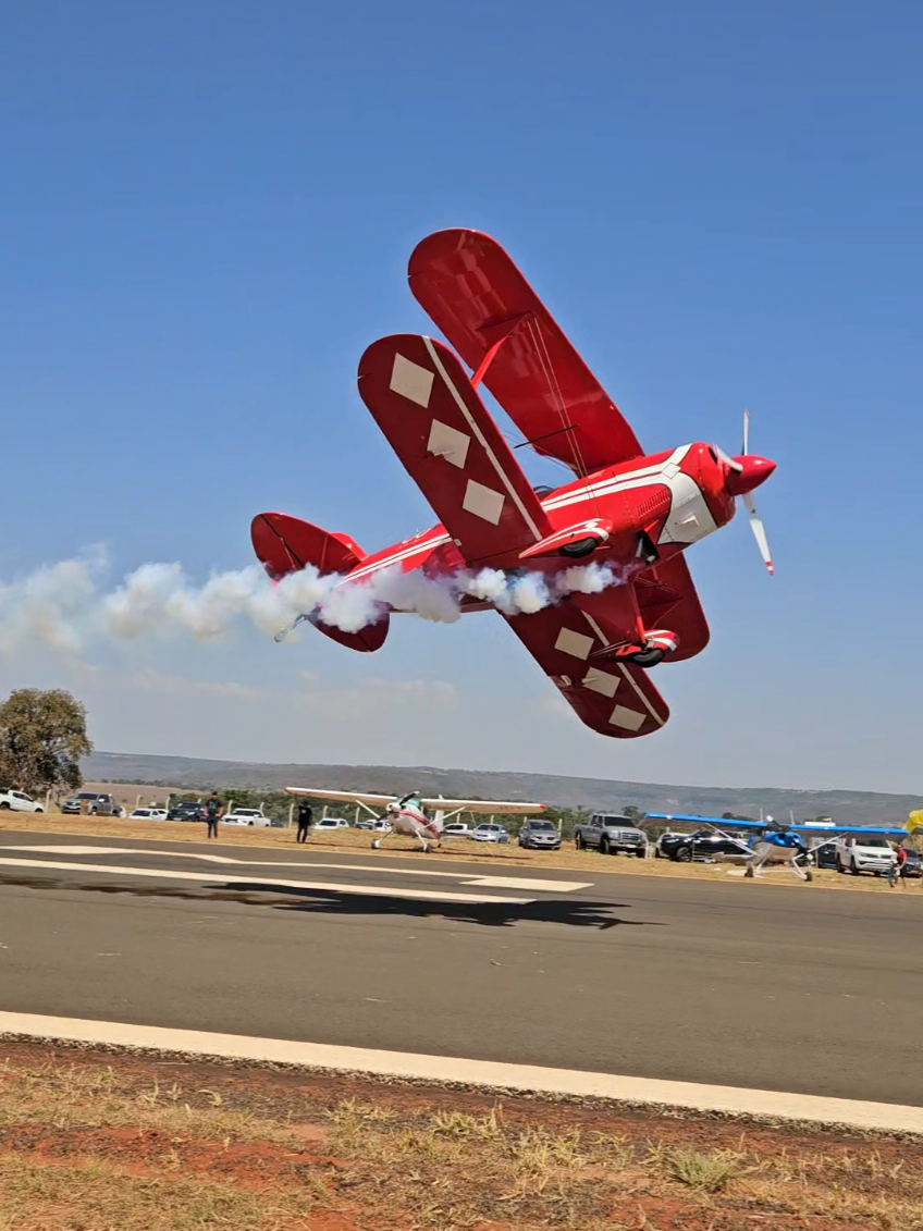 Pitts S-2B 🔥🔥🔥 Voando baixo! #foryoupage #fyp #pitts #pittss2b #acrobaciaaerea 