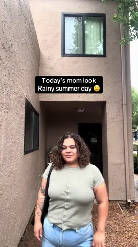 Humid weather 😩  #OOTD #momoutfit #easyoutfits #momlife #rainysummer 
