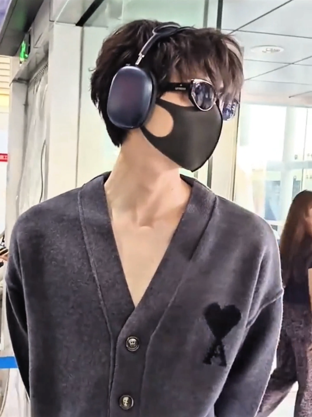 2025.08.28 ลุคส์สนามบินของโจวอี้หราน 😎🤟🏻 #zhouyiran #โจวอี้หราน #周翊然 