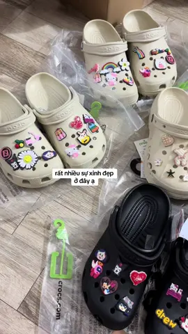 dép cross gắn charm 12 hình 3D nhiều màu #depcross #cross #tiemdepxinh #dep #depsuc 