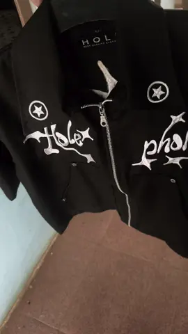 Gak perlu ribet buat tampil keren. Pake aja Workshirt Boxy Zipper – adem, premium, dan gampang dipaduin sama outfit apapun. ✨ #workshirtstyle #boxyzipper #ootdskena #streetwearindo