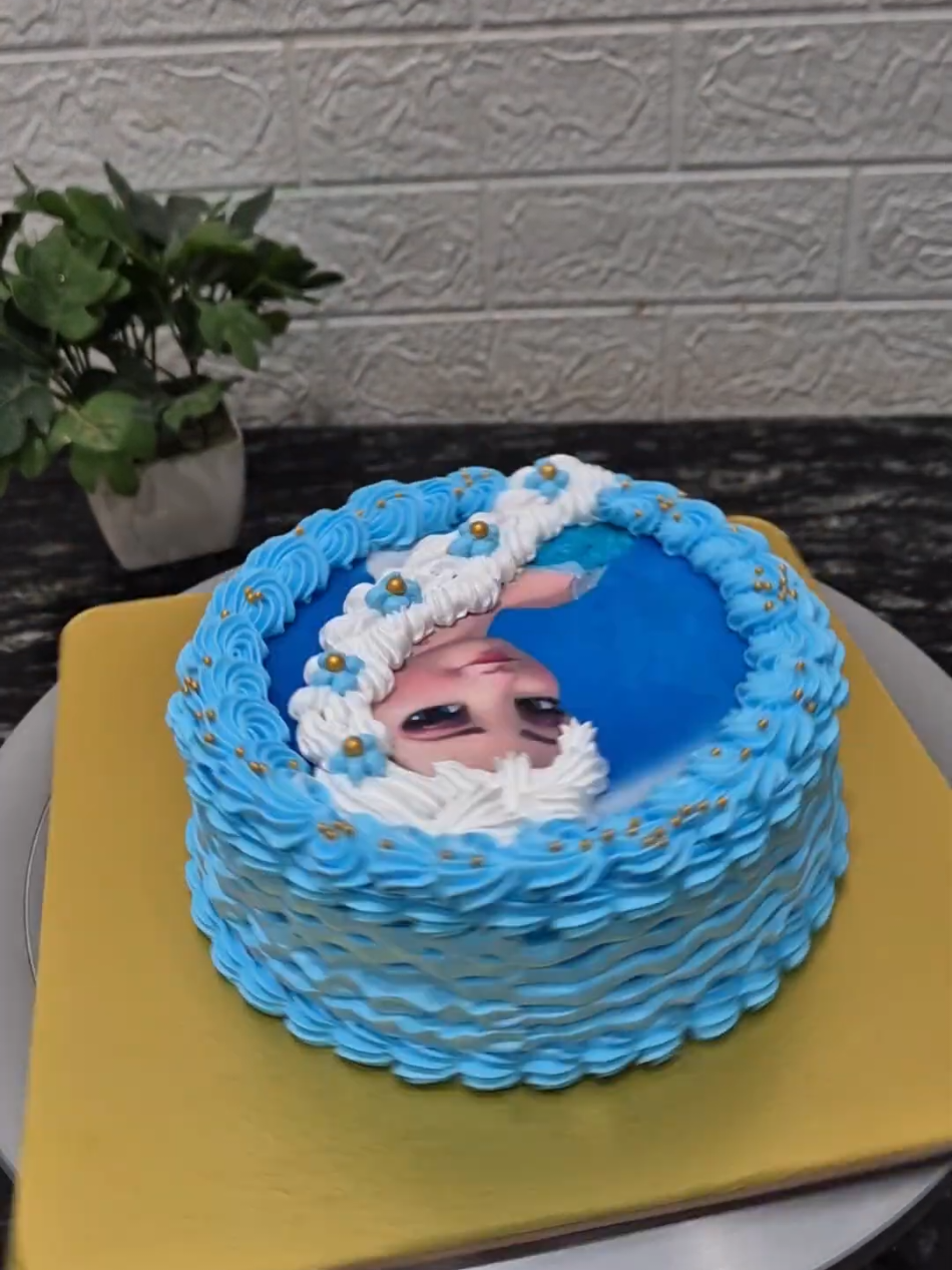 Beautiful Cake Decoration #cakedecorating #yummyfood #birthday 