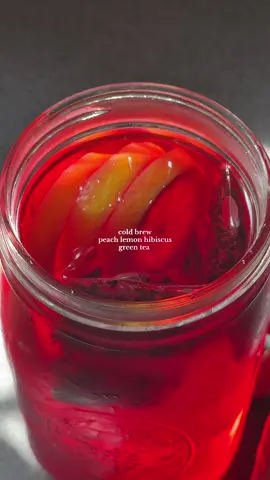 been lovingggg cold brew iced tea lately, it cuts out so much of the bitterness ! (& its easier) Cant believe i havent been doing this from the start 😣 #coldbrewtea #icedtea #hibiscustea #icedtearecipe #greentea 