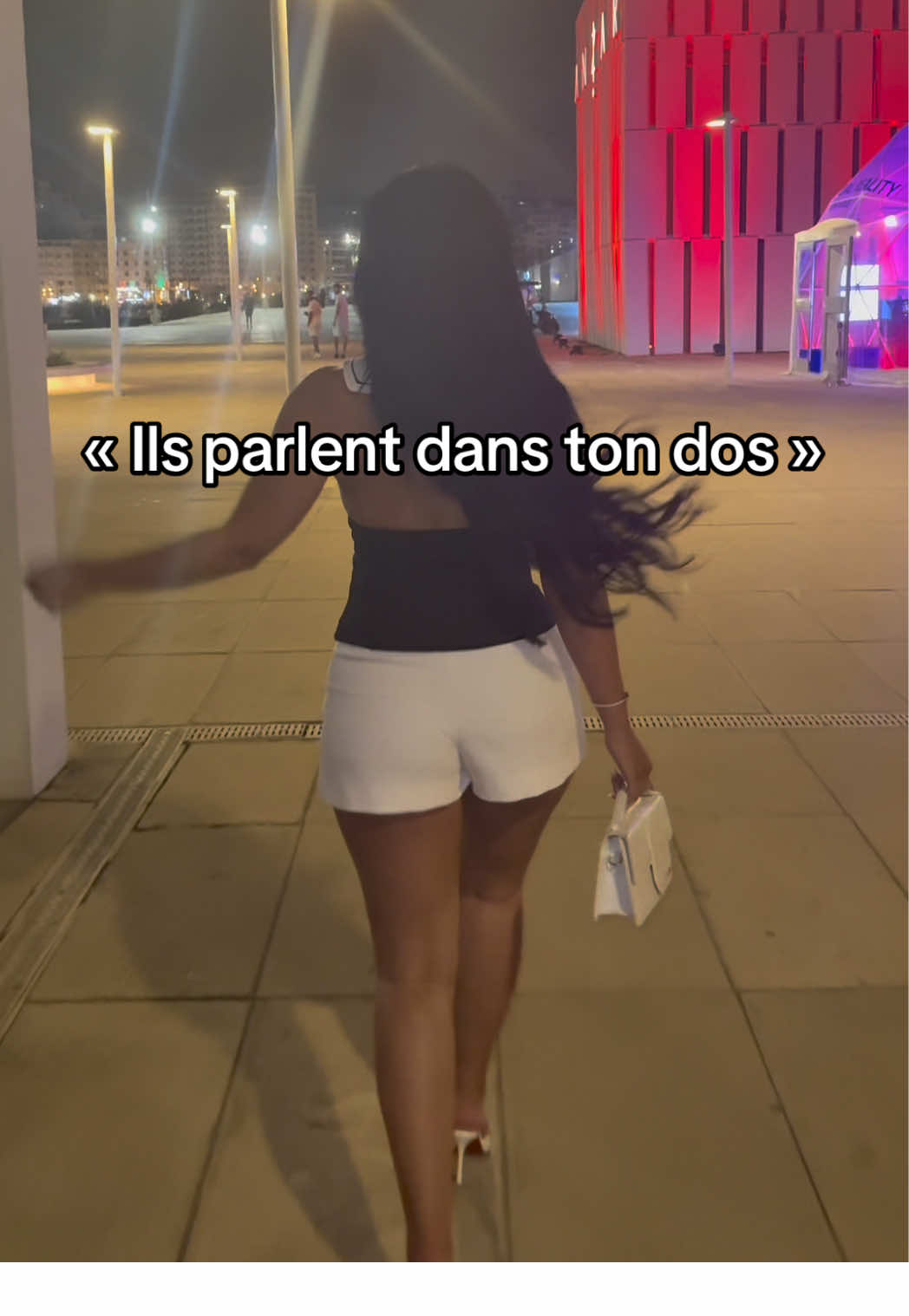 Derrière 🧏🏻‍♀️