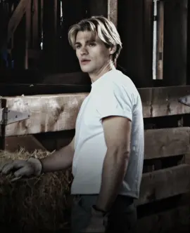 hit me baby one more time #mlwtwb #mylifewiththewalterboys #colewalter #teamcole #explore  ac: @katie 