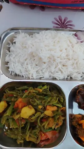 ✨ Turn every meal into a royal feast with Classic Gold Basmati Rice 👑🍚 – fluffy, aromatic & simply irresistible! 💛 #Foodie #rice #goodfoodvibes 