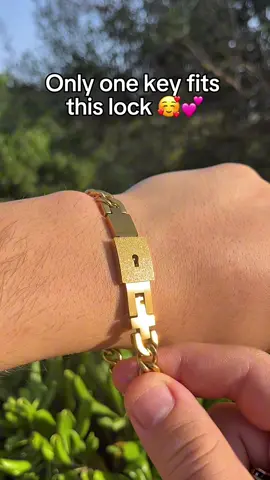 Tag your soulmate ❤️ This bracelet is more than jewelry it’s a real lock and key 🔑 that only your partner can open A symbol of love trust loyalty and true connection made for couples who want to carry their bond everywhere 💕 The perfect matching bracelet romantic gift and trending accessory for those who believe in unbreakable love 🌍✨ Turn your relationship into something unforgettable with this unique bracelet designed to go viral 💫 #couplebracelet #lovebracelet #lockbracelet #braceletwithkey 
