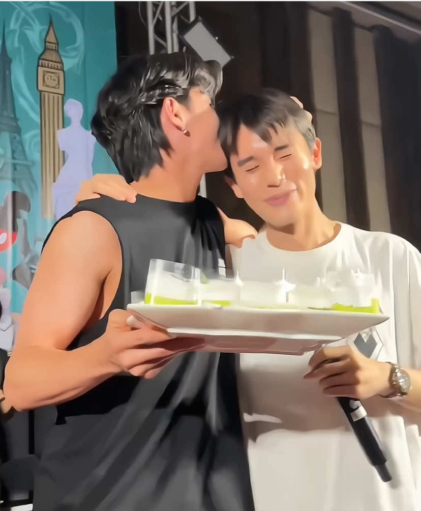 ทิ้งเกิบไปเสิร์ฟหอมแบบมีสติครับผม #GMMTVLIVEHOUSE #jimmyyjp #sea_tawinan #jimmysea #จิมมี่ซี 