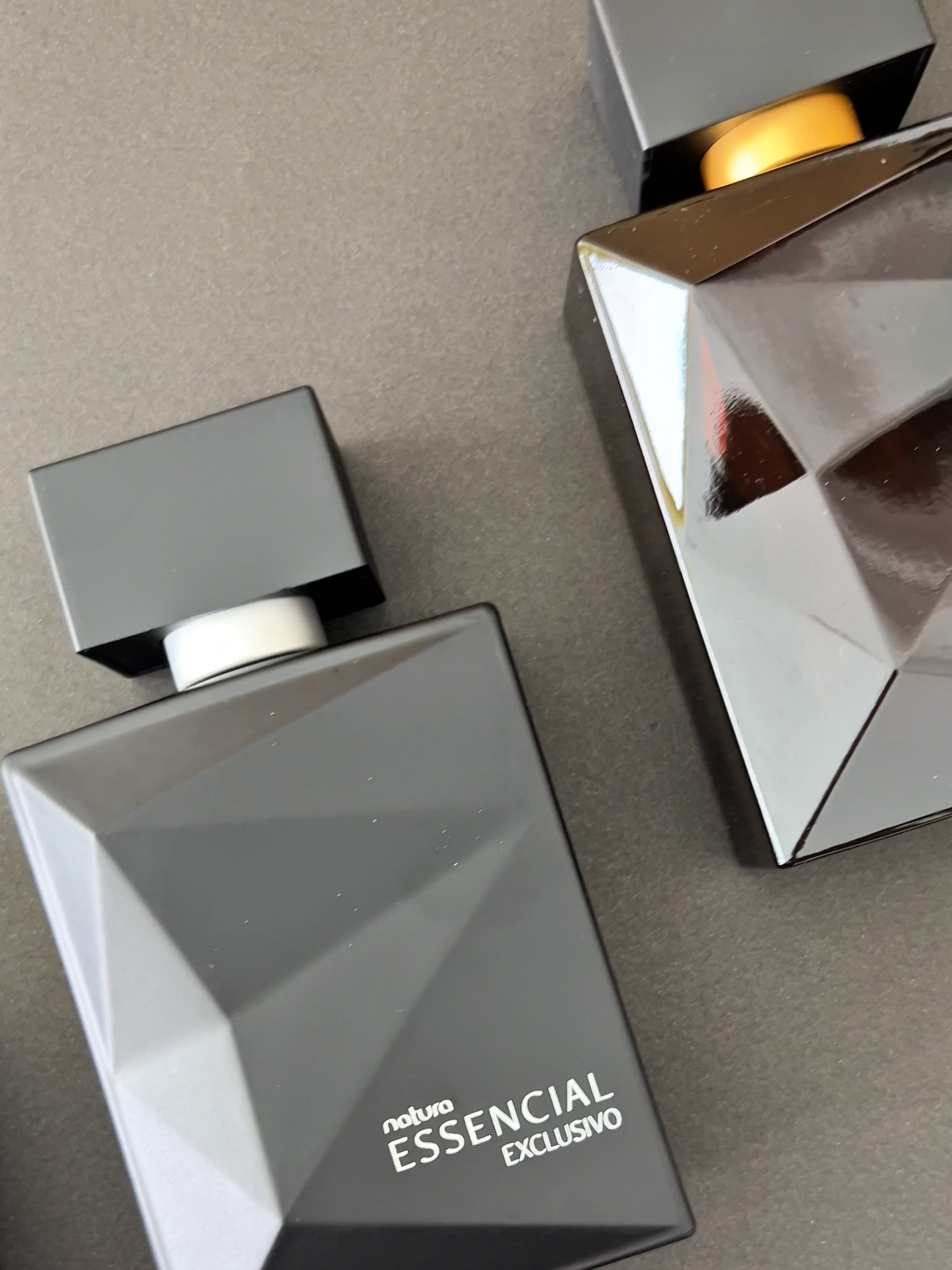 É isso mesmo! 🎉 O Essencial Masculino que você ama, agora com o MENOR PREÇO DO ANO no Ciclo 14! Essencial Exclusivo, Intenso e Oud: a hora de renovar o estoque e garantir o seu. 🏃‍♂️💨 Não perca essa oportunidade única! A Consultora de Beleza @dudagomes14_ te conta tudo. #natura #masculino #essencial #essencialnatura #oud #arabe #perfumearabe #perfumariaarabe #perfumemasculino #oportunidade #promocao #perfumetiktok #consultoriadebelezanaturaeavon #statuswhatsapp #videoprastatus #statusnatura #statusavon