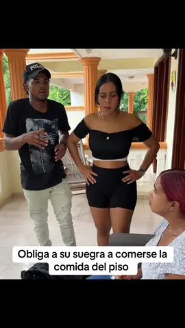 Obliga a su suegra a comerse la comida del piso 