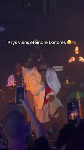Le public attendais que ça 😎 #krys #tiktokguadeloupe #londres #laviequonmène @krysmusic @SunBailante 