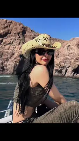 Me tardé como 5 horas haciéndolo no lo dejen en flop pls #lupitavillalobos #1000kviews👈👈👈👈👈👈👈🧡❤️ #alucines #editslyrics#viral @Lupita Villalobos Beltran 