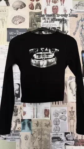 Yes, these are in fact my teeth 🤭 I love teeth  #OOTD #teeth #xray #alternativefashion #anatomy #gothfashion  