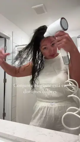 Así quedé luego de un buen baño y ponerme este conjunto que me mandaron el cual es hermoso. Es cómodo, y sirve para cualquier ocasión. Te dejo estos productos debajo. #conjunto #ropademujer #mujeres #ropa 