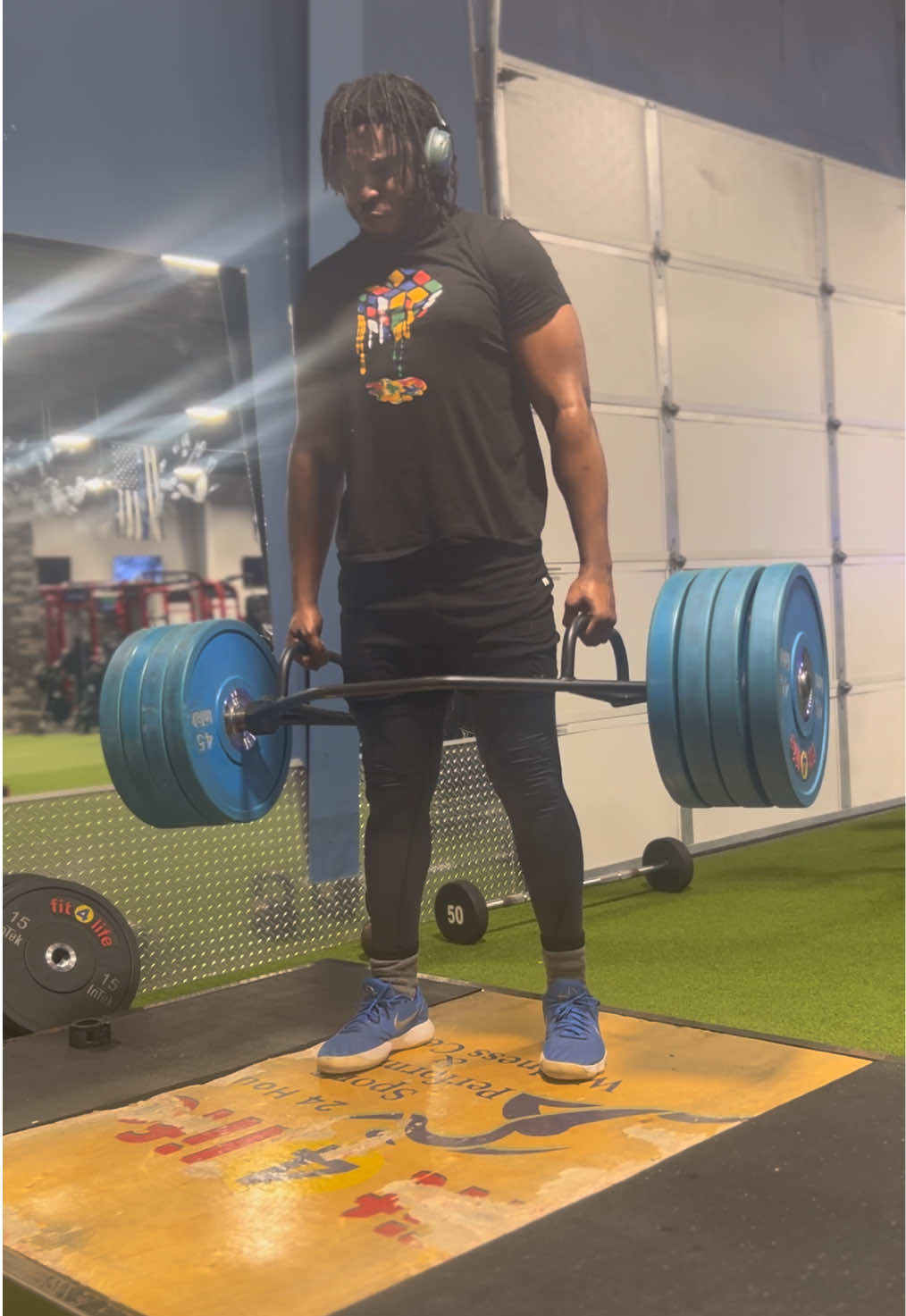 First ever deadlift attempt.. any tips for form? #GymTok #fitnesstok #fitnessmotivation #fyp #gymmotivation #Fitness #deadlift #deadliftmotivation 