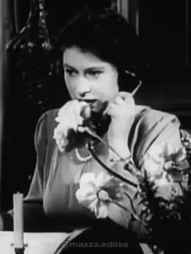 *I am holding ur hand🫴🏻*       #queenelizabethii #royalfamily #foryou #princesselizabeth #viral 