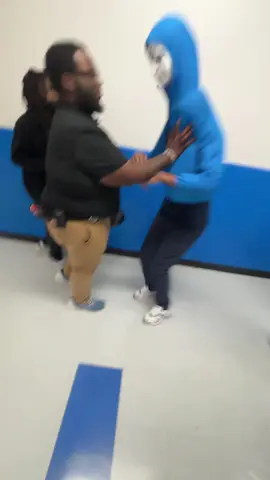 #philly #viralvideo #phillytiktok #shoemaker I love my school man 😂😂😂