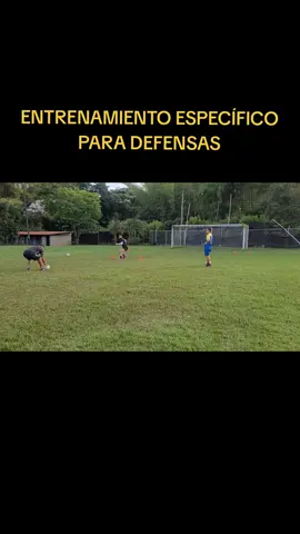 ENTRENAMIENTO DEFENSIVO PARA DEFENSAS Un ejercicio muy completo e intenso para llevar a tus defensas a otro nivel #futbol⚽️ #viraltiktok #fyppppppppppppppppppppppp #fypage #fypシ゚ 
