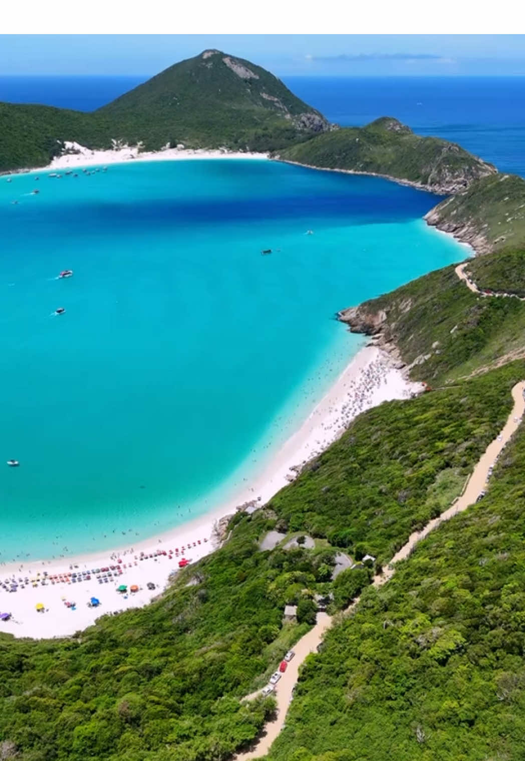 Uma das praias mais lindas do Brasil está em Arraial do Cabo 💙 E você pode conhecer cada detalhe dela com a Viva Arraial, vivendo essa experiência com quem entende de paraíso. 📲 Vem descobrir o melhor de Arraial com a gente! #VivaArraial #ArraialDoCabo #PraiasMaisLindas #ParaísoAzul #TurismoDeExperiência PT I ES Una de las playas más hermosas de Brasil está en Arraial do Cabo 💙 Y puedes conocer cada rincón con Viva Arraial, viviendo esta experiencia con quienes saben de paraíso. 📲 ¡Veni a descubrir lo mejor de Arraial con nosotros!     