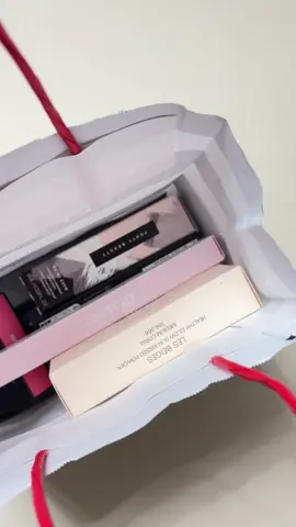 مشتريات سيفورا🫶🏼.                                                                 #sephorahaul #سيفورا #fyp #makeup @Fenty Beauty Middle East @chanel.beauty @Diorbeauty @makeupbymario @Anastasia Beverly Hills 