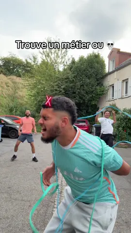 Regardez les traces de fouet sur le dos 💀💀💀🤣 @Mamack 