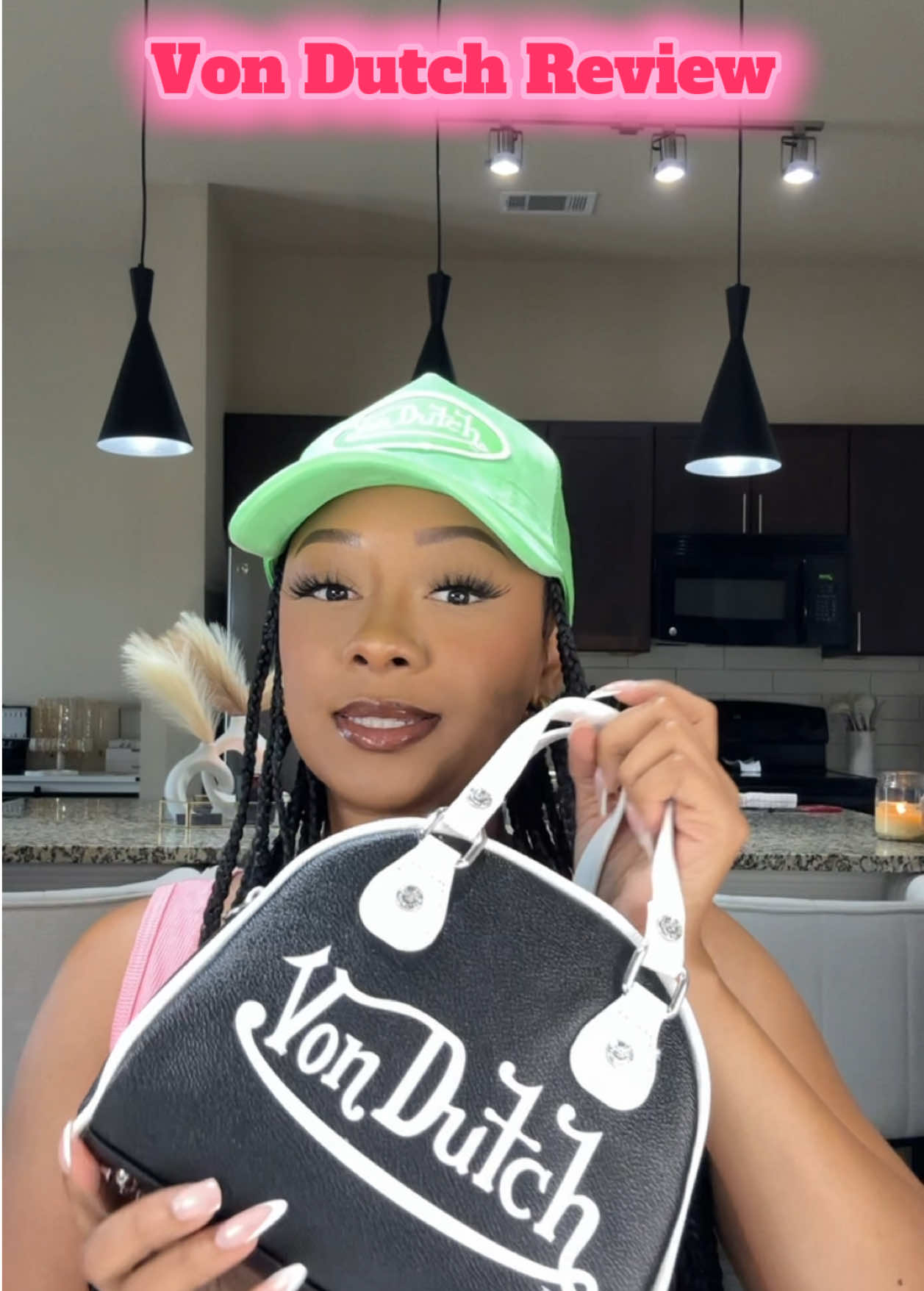 Von Dutch Review 💚 I love this hat and purse so much!! #vondutch #vondutchhats #vondutchbag #purse #vondutchbowlingbag #vondutchpurse  