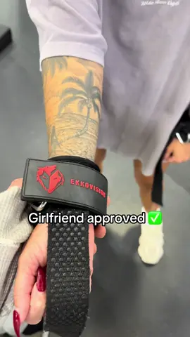 You heard it here first @brittanymurphyyyy @EKKOVISION.COM #ekkovision #viral #gf #bodybuilding #straps 