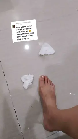 Replying to @rosaeflores05 is this unusual? cuz i pick up trash on the floor using my foot when i dont want my hands to get dirty😅😅 #bigfeet #longfoot #marfansyndrome #longfingers 