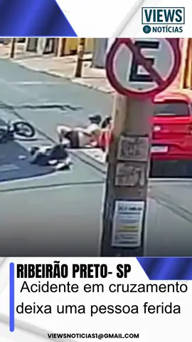 Na tarde da última quarta-feira (27), um acidente envolvendo um carro e uma moto deixou uma pessoa ferida na Rua São Paulo, nos Campos Elíseos, em Ribeirão Preto. Segundo imagens de câmeras de segurança, o carro seguia pela via preferencial quando o motociclista não respeitou o sinal de pare, causando a colisão. A vítima foi socorrida e encaminhada para uma unidade de saúde.  Continue nos acompanhando para mais atualizações! #RibeirãoPreto #Acidente #CamposElíseos #Notícia #Trânsito #Brasil #ÚltimasNotícias #Informação