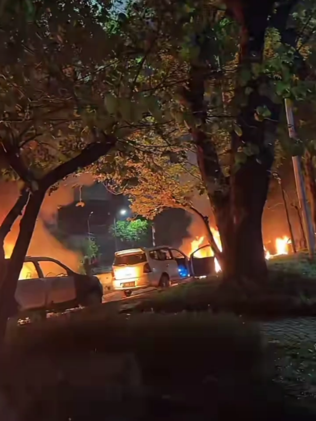 Membalas @mich.helangelo mencekam, gara2 mobil brimob lindes ojol sampai tewas, tambah panjang masalahnya  #ripojol #fyp #fypage #foryou #mobilbrimoblindesojol 