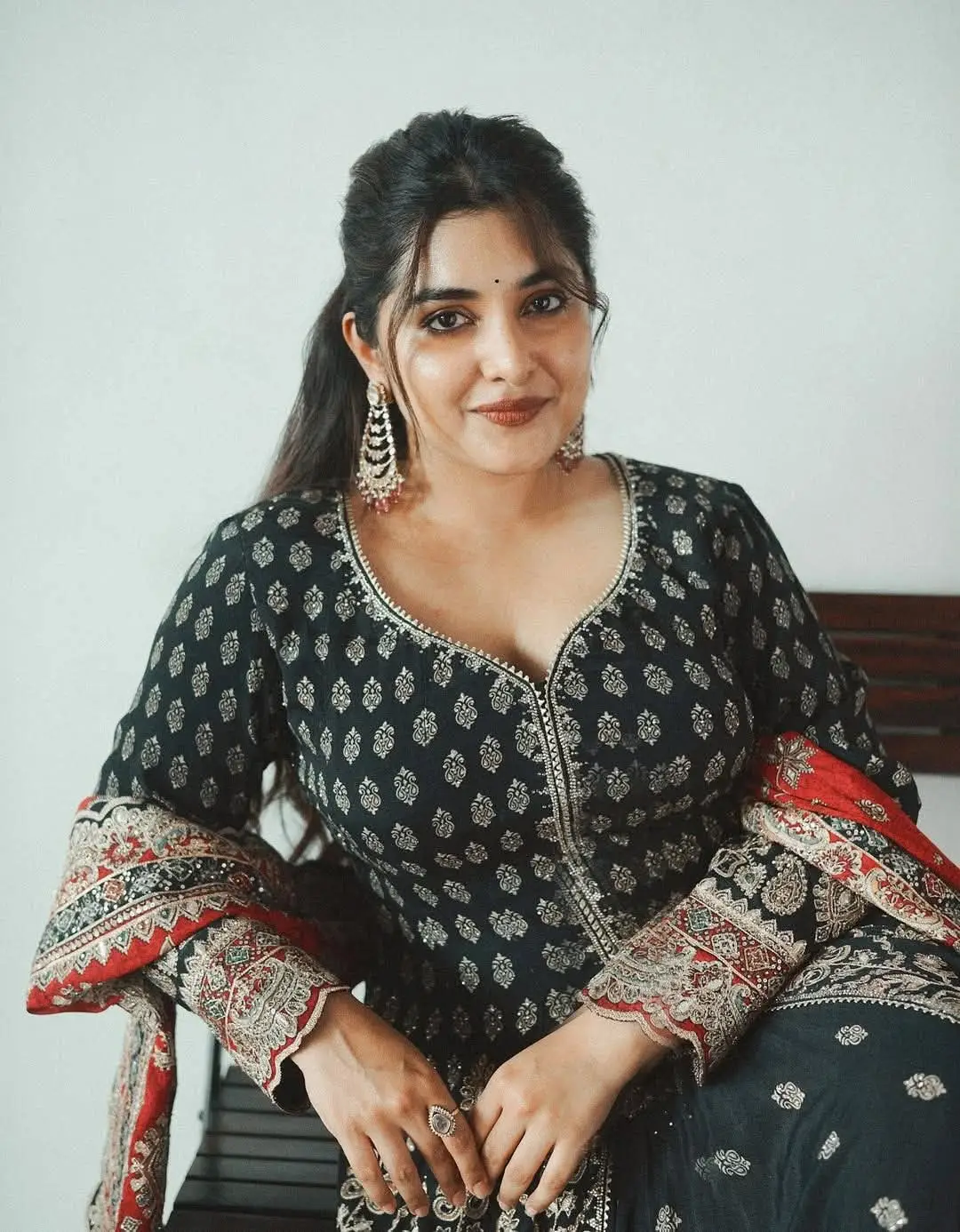 Gorgeous Nivetha Thomas🖤✨️ #nivethathomas #actress #Mallu #Malluactress #Tamilactress 